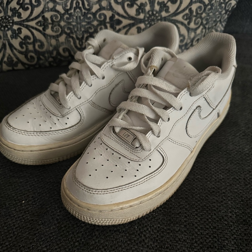 Used condition youth size 5.5 Nine Air Force One’s